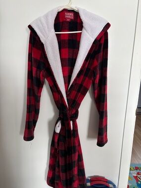 Fammy Jammies Red & Black Buffalo Plaid Hooded Robe